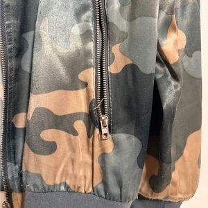 Bobeau Camouflage Puffer Jacket - Black and Tan